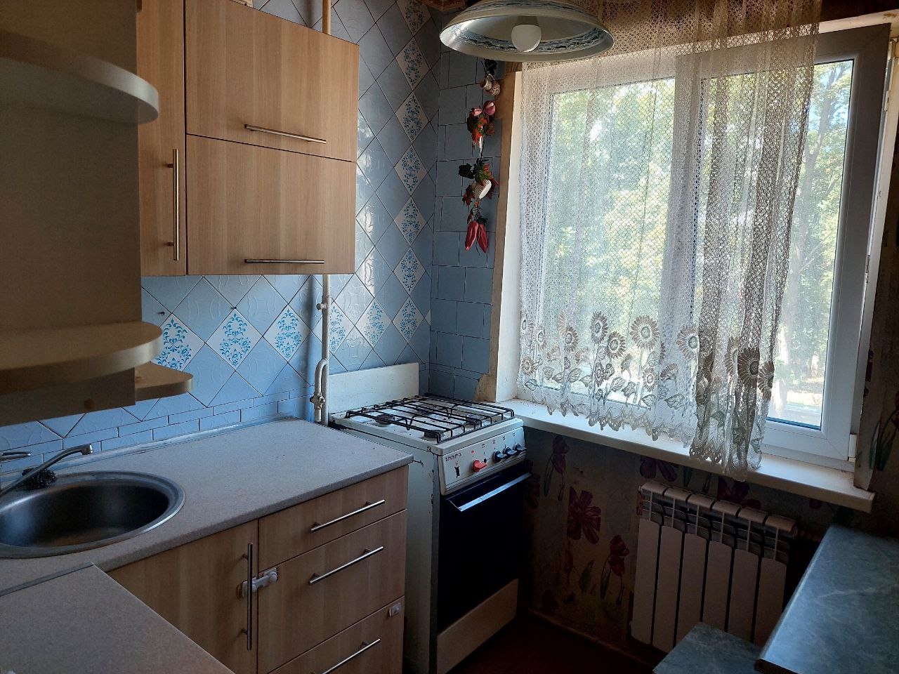 Продам 2-х комн, 2/5эт, 48м2, кв. Гагарина, район музыкальной школы. С/у разделён, кафель, бойлер, м/пл разводка, счётчики. Новые радиаторы. Балкон застеклен, окна м/пл. Рядом остановки, рынок, магазины, школа, сад. .3,9 млн.руб, От хозяина. Разумный торг уместен. +79598064700, Агенства просьба не беспокоить....