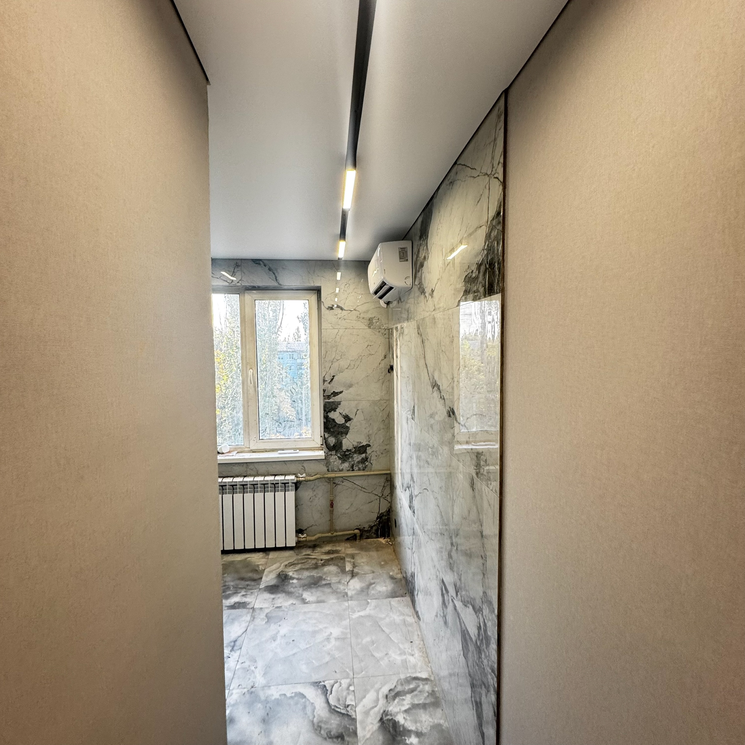 Продам квартиру в Луганске ул 30 лет победы 37 5/5 крыша сделана. В квартире дорогой современный ремонт. Новая электропроводка стабилизатор и три кондиционера. Натяжные матовые потолки. Новая сантехника. Дорогие двери. Ни кто не жил. Цена 6 100 000₽ документы рф я собственник 79592145366...